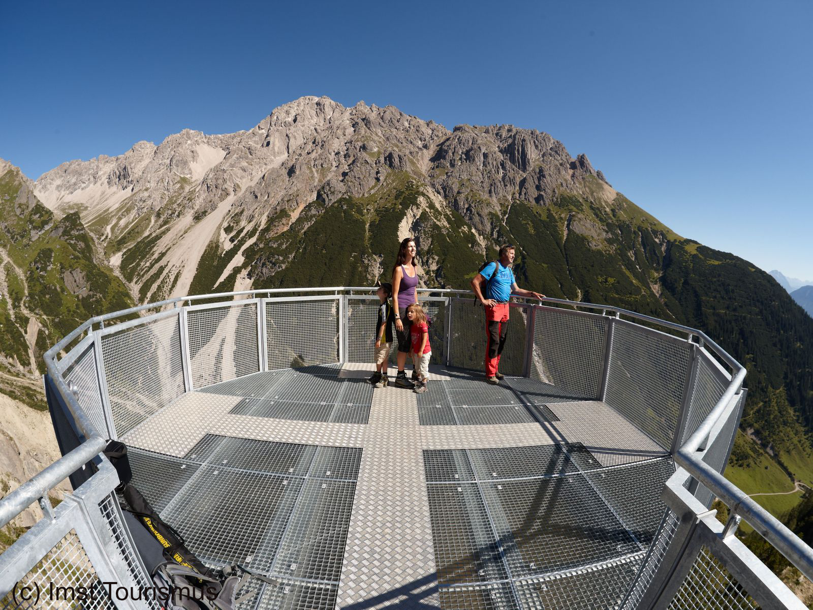 @imst tourismus_imst-sommer-Adlerhorst-Aussicht-Fisheye-Familie-alpen_b56dd40e86.jpg