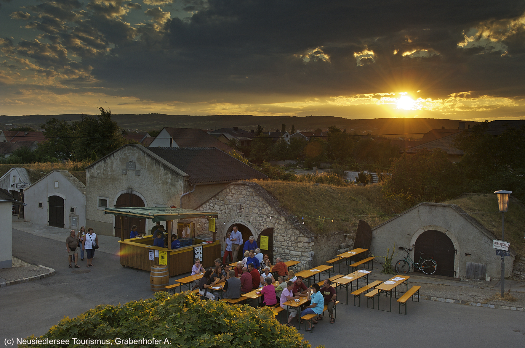 (c) Naturpark Neusiedler See - Leithagebirge.jpg