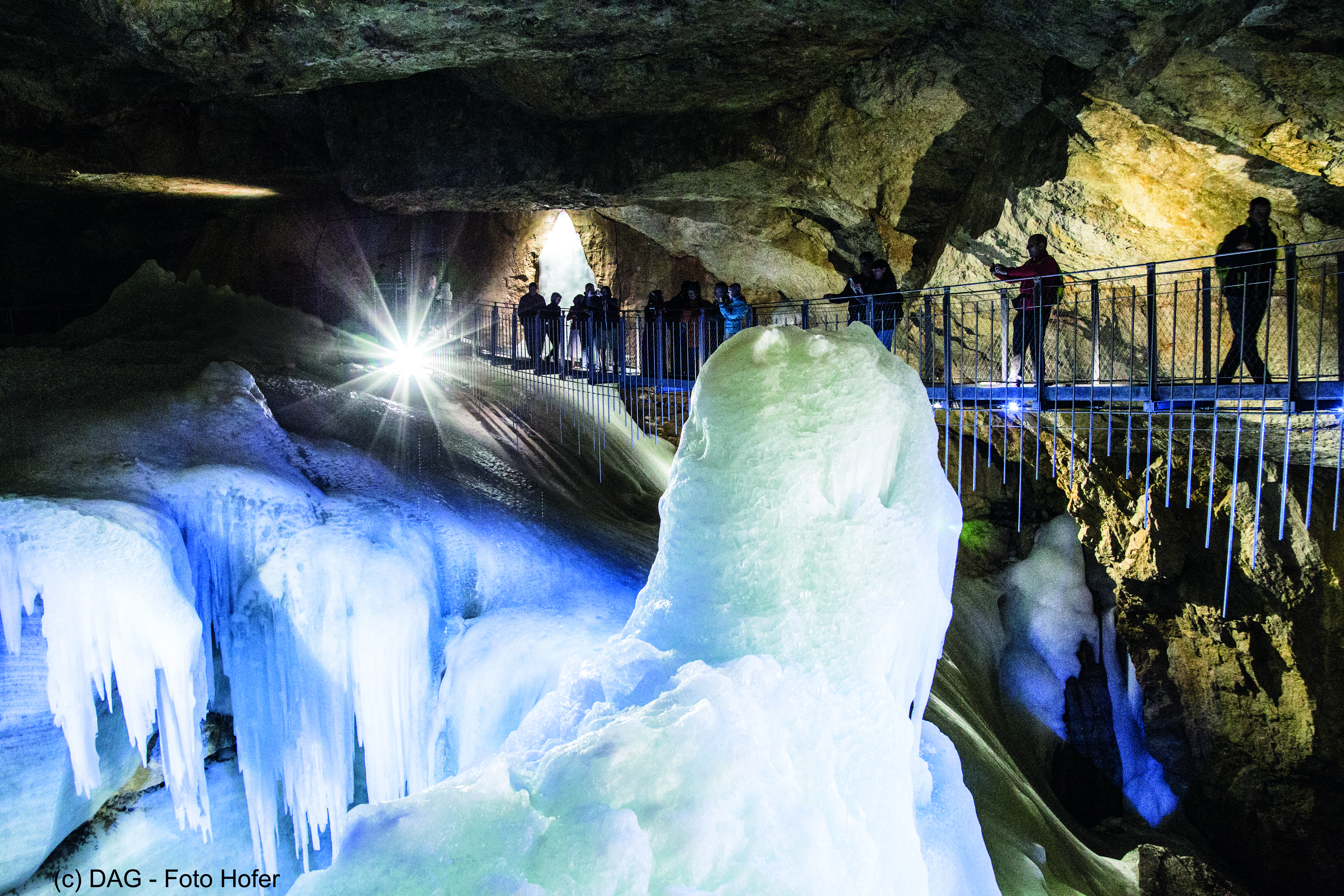 Dachstein Rieseneishoehle Haengebruecke ∏ DAG - Foto Hofer.jpg